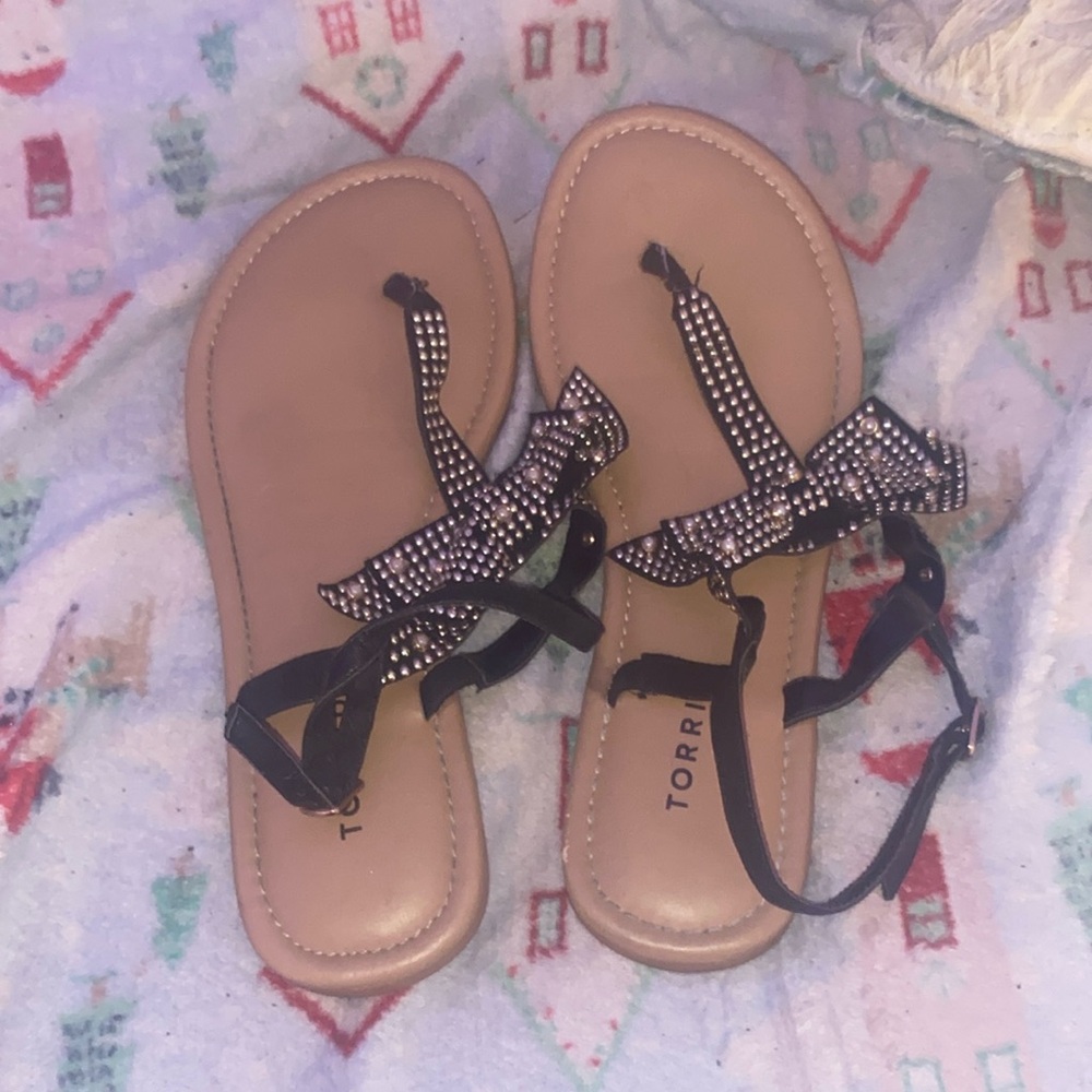 Sparkling Tan/Black Sandals. Size 11 in Women’s 🥰.